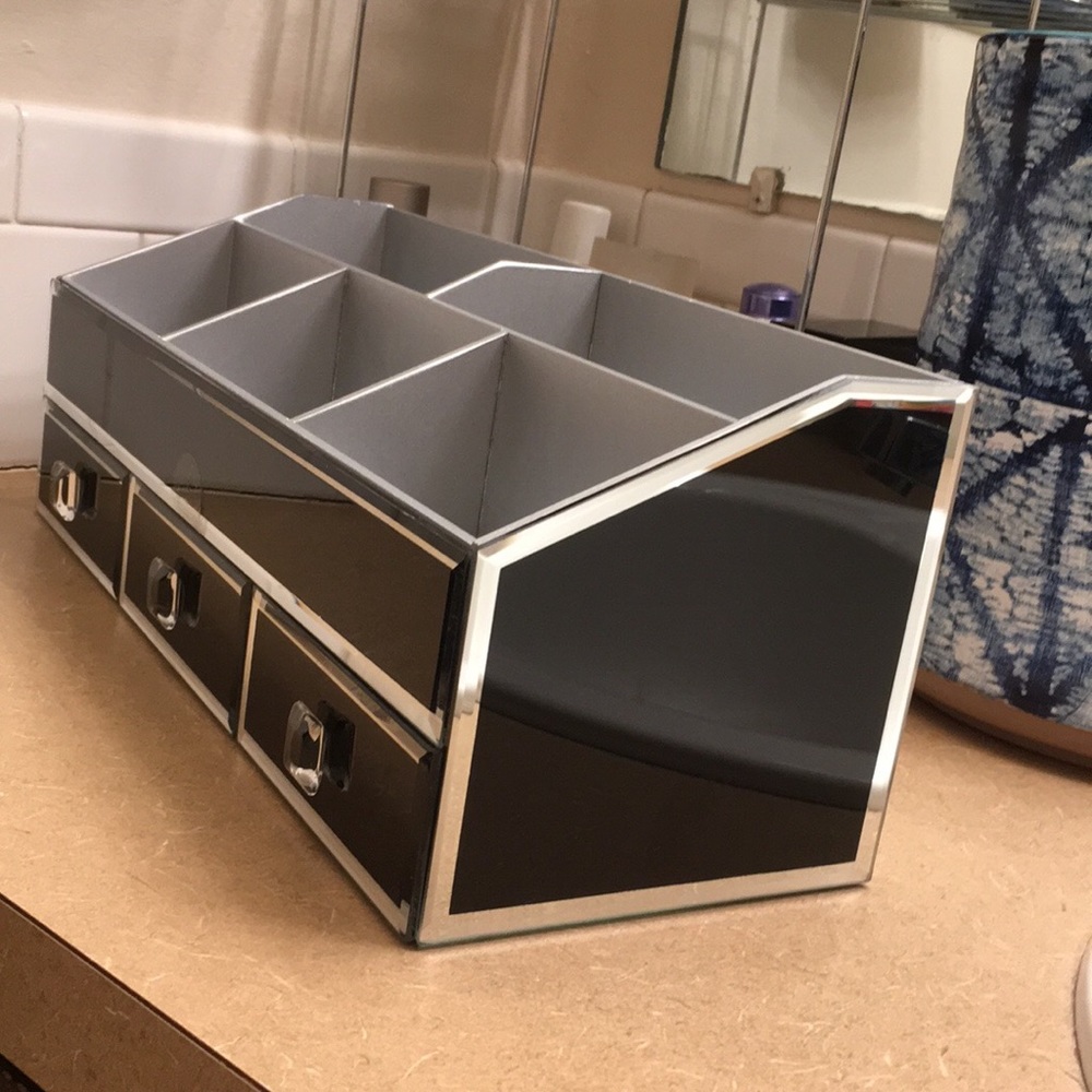 Makeup Holder - image 2